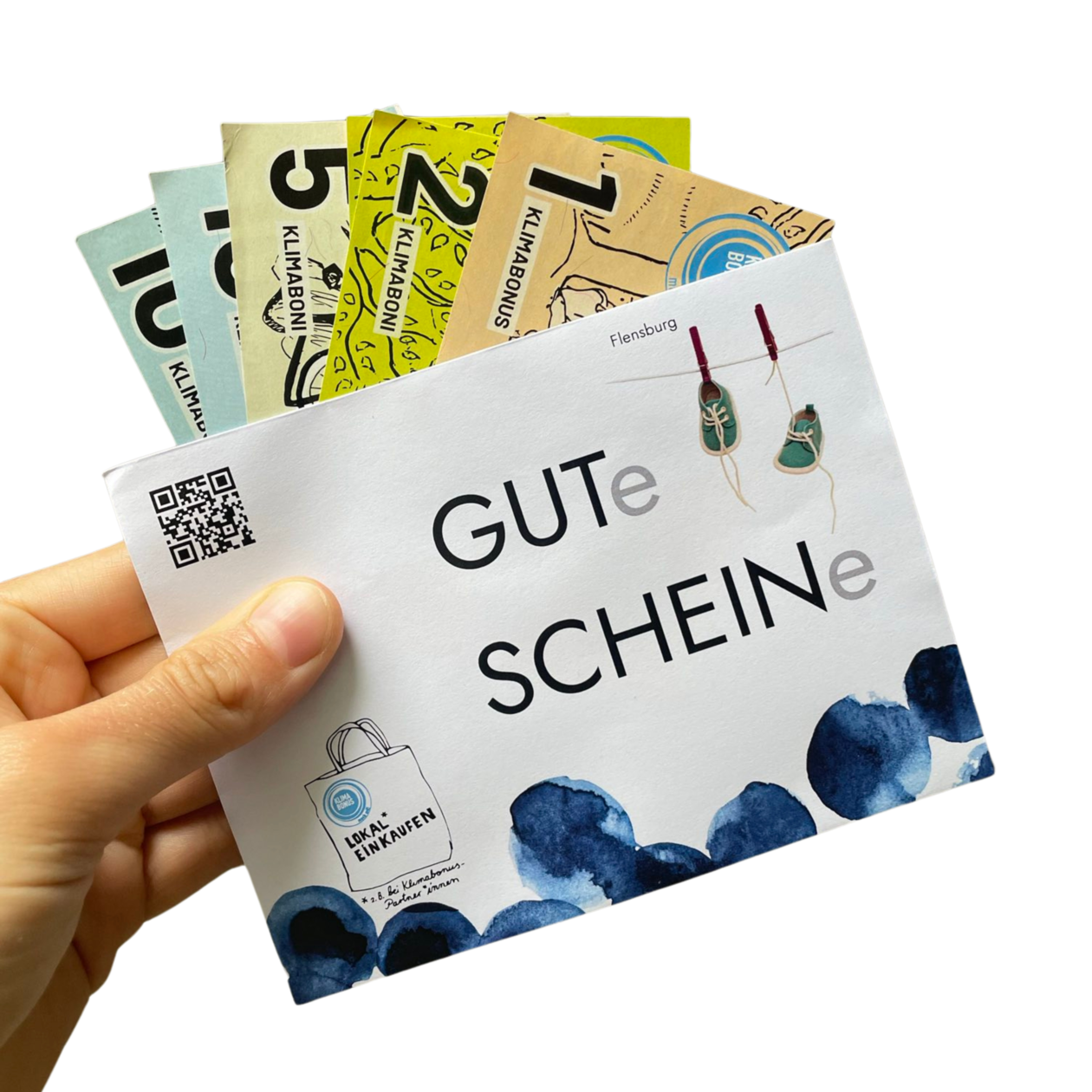 Auf dem Bild ist ein Umschlag mit verschiedenen Klimabonus-Scheinen zu sehen